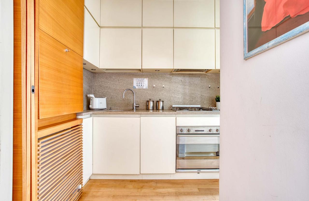 Joivy Vibrant Studio With Balcony Milano Eksteriør bilde