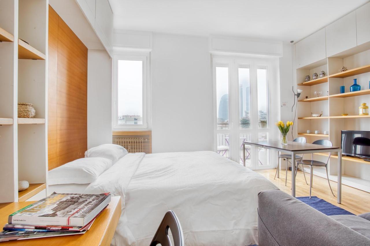 Joivy Vibrant Studio With Balcony Milano Eksteriør bilde